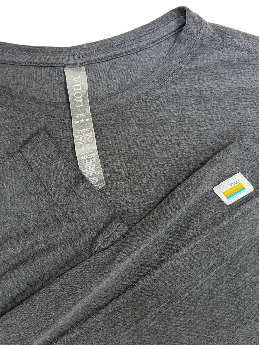 Vuori Shirt Men Medium Grey Strato Tech Tee Long Sleeve Performance Stretch V126